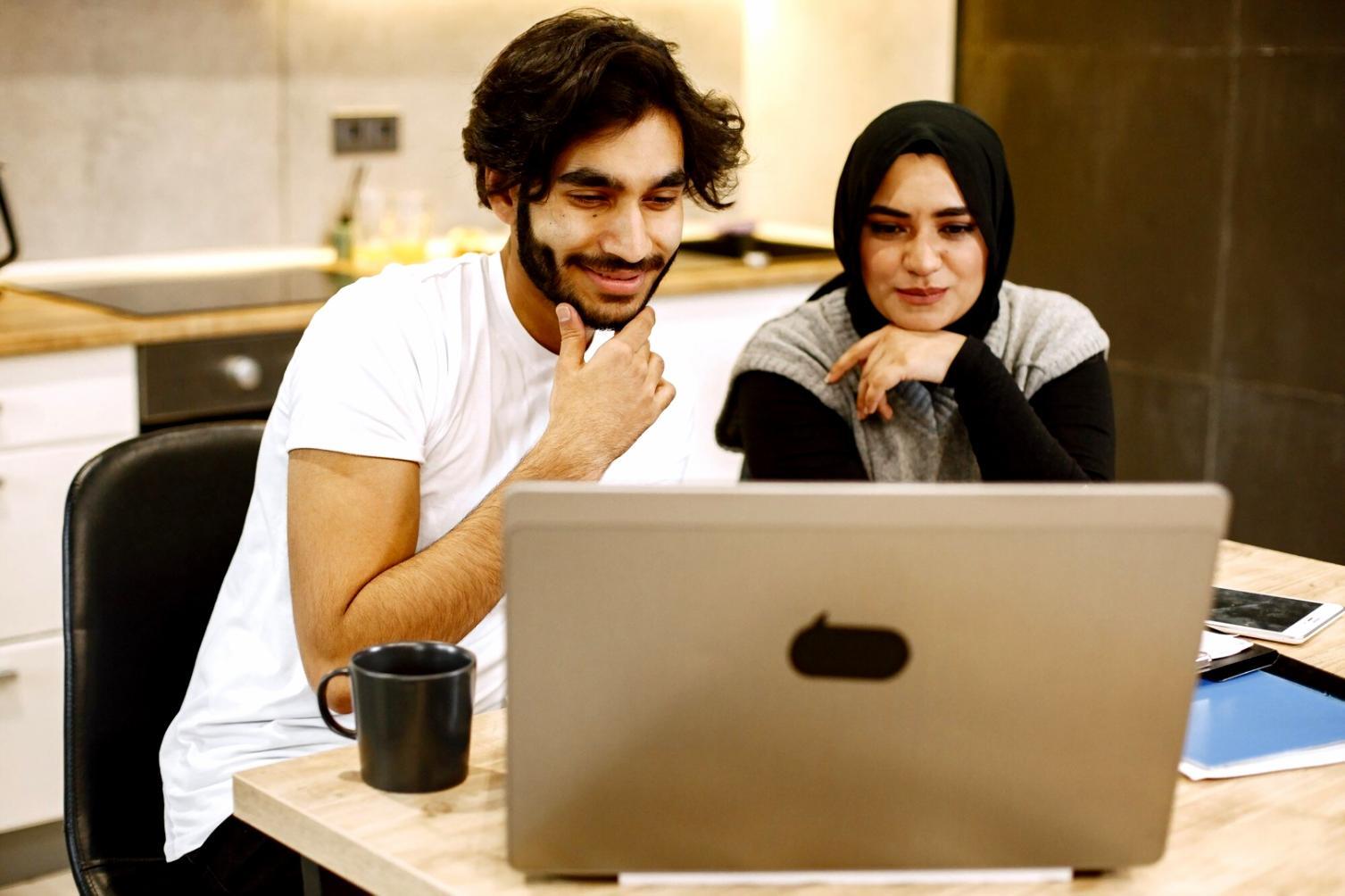 Professionnel préparant une présentation financière